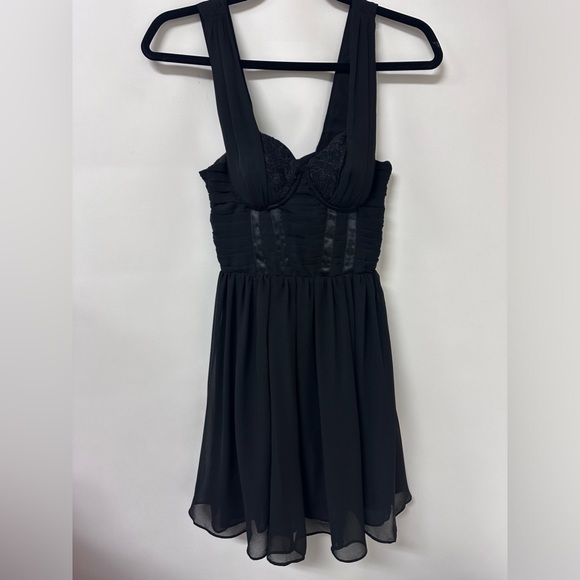 Woman’s H&M Size‎ US 4. Lace Top, short black dress. (0027) - Picture 1 of 11